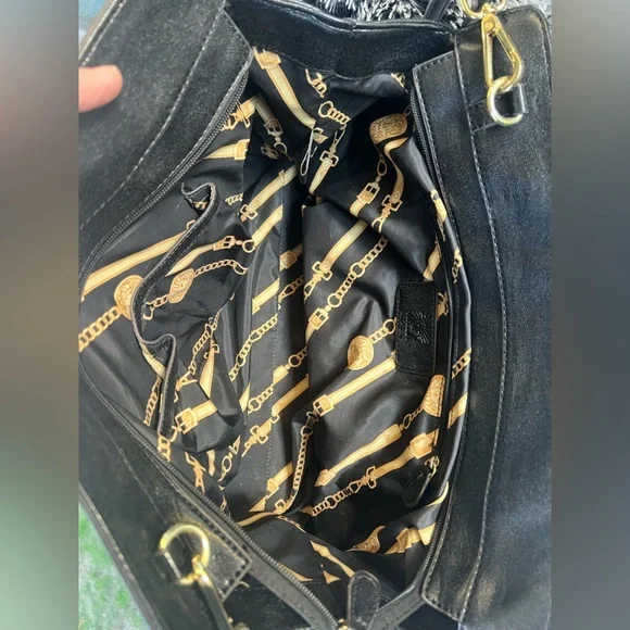 Anne Klein Elegant Black Quilted Handbag - Picture 13 of 16